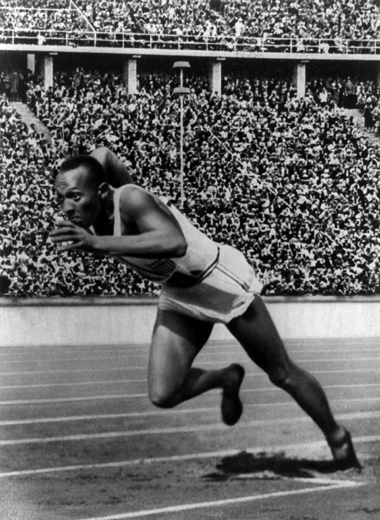 Jesse Owens. Fot. reprodukcja z "Die Olympischen Spiele, 1936" p.27, 1936. Autor nieznany