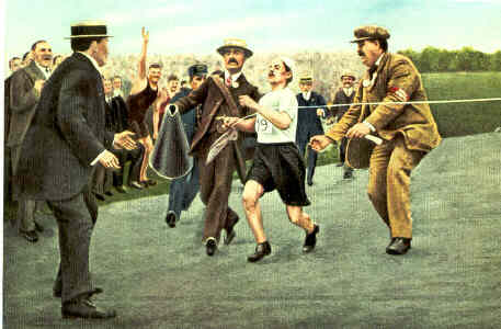 Dorando Pietri wpada na metę olimpijskiego maratonu w Londynie w 1908 roku