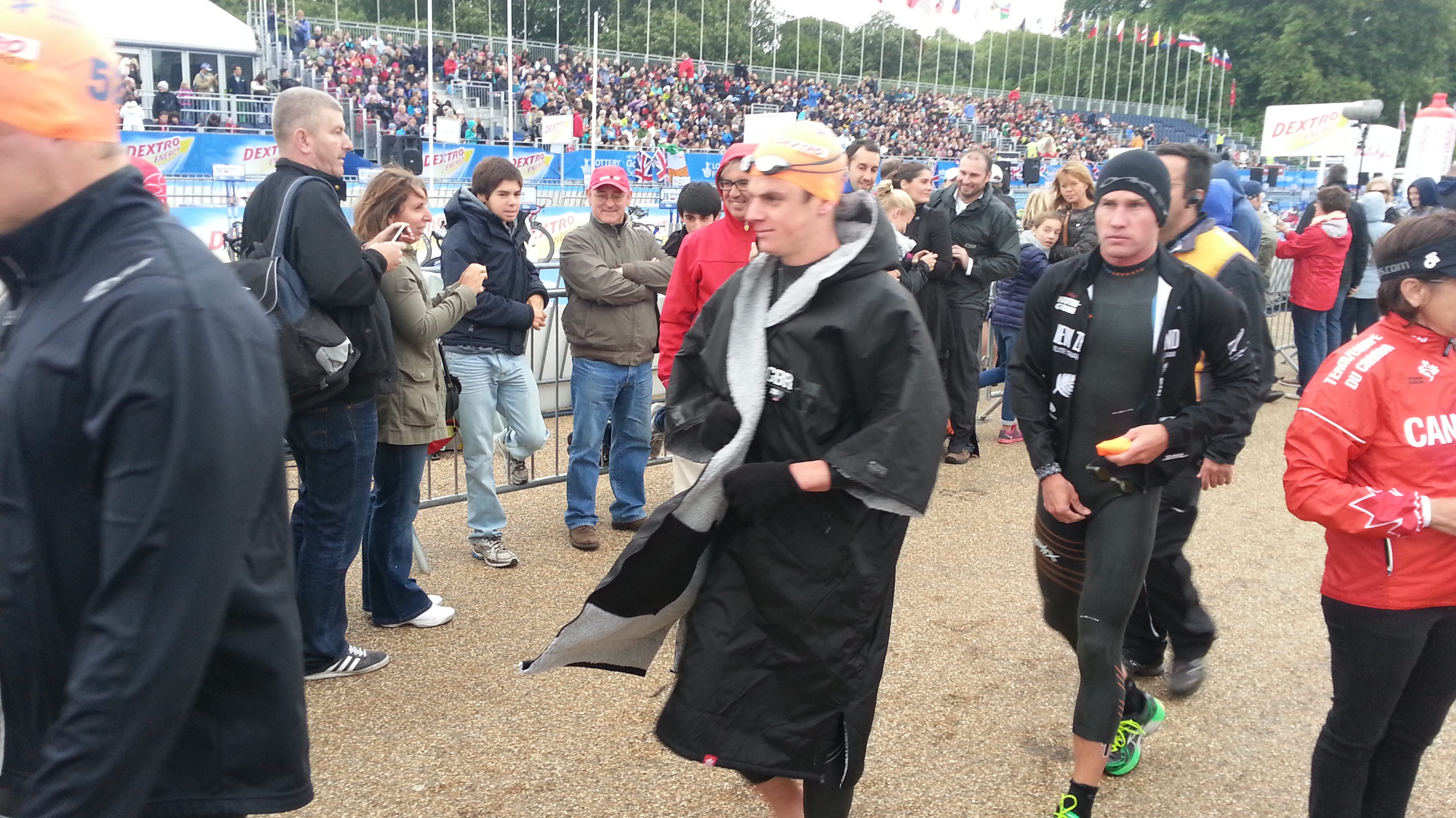 Dry Robe - peleryna dla triathlonistów chroniąca przed zimnem