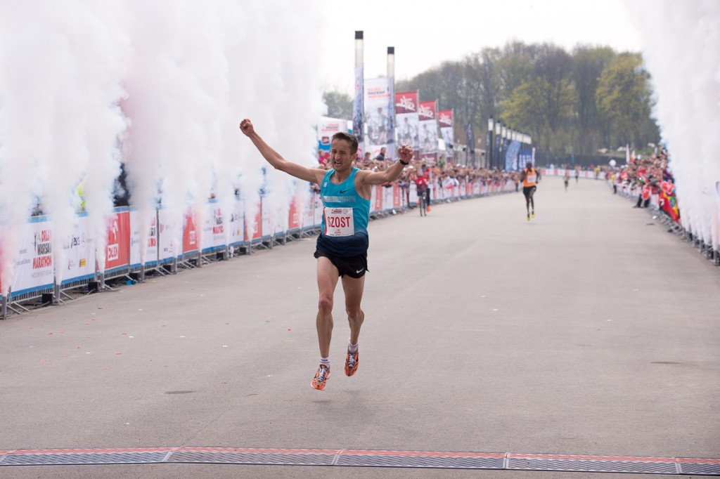 ORLEN Warsaw Marathon,13.04.2014. Henryk Szost wbiega na metę. Fot. www.orlenmarathon.pl