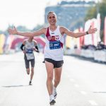 45. Nationale-Nederlanden Maraton Warszawski już za nami! Święto biegania w Polsce – nowa trasa, nowa znakomita lokalizacja startu i mety, premiera formatu TEAM UP! Europe i zwycięstwo Polki – Ewy Jagielskiej. Świetna frekwencja i moc kibicowania w sercu Warszawy!