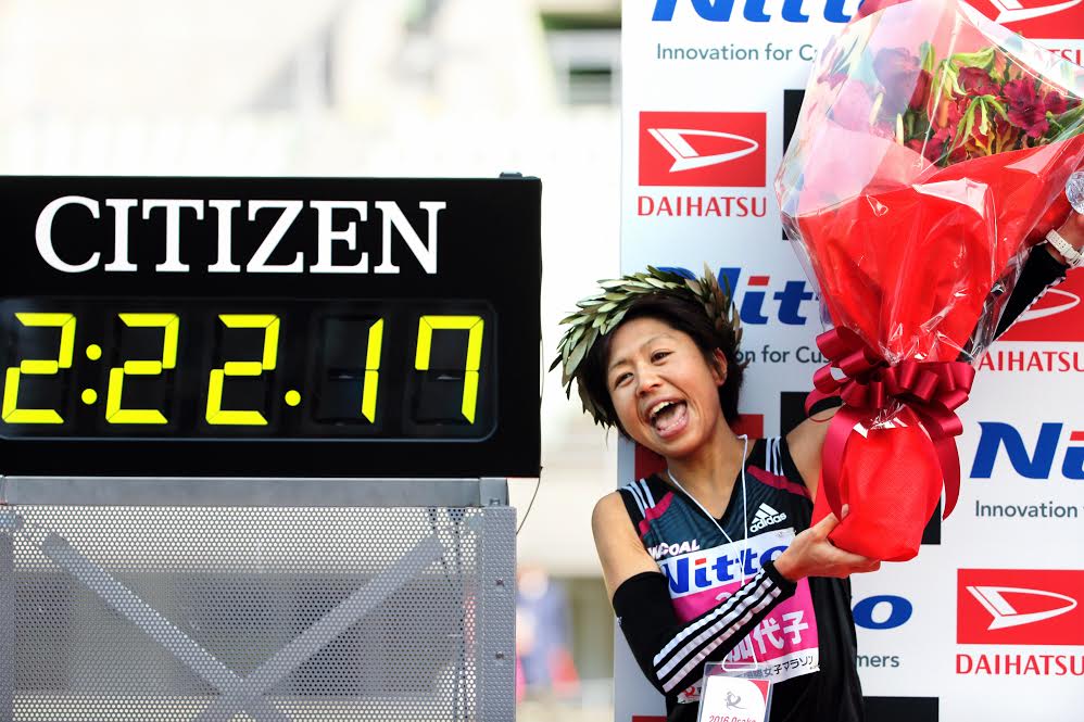 OSAKA, JAPAN - JANUARY 31: (CHINA OUT, SOUTH KOREA OUT) Kayoko Fukushi of Japan celebrates winning the Osaka Women's Marathon at the Nagai Stadium on January 31, 2016 in Osaka, Japan. (Photo by The Asahi Shimbun via Getty Images)