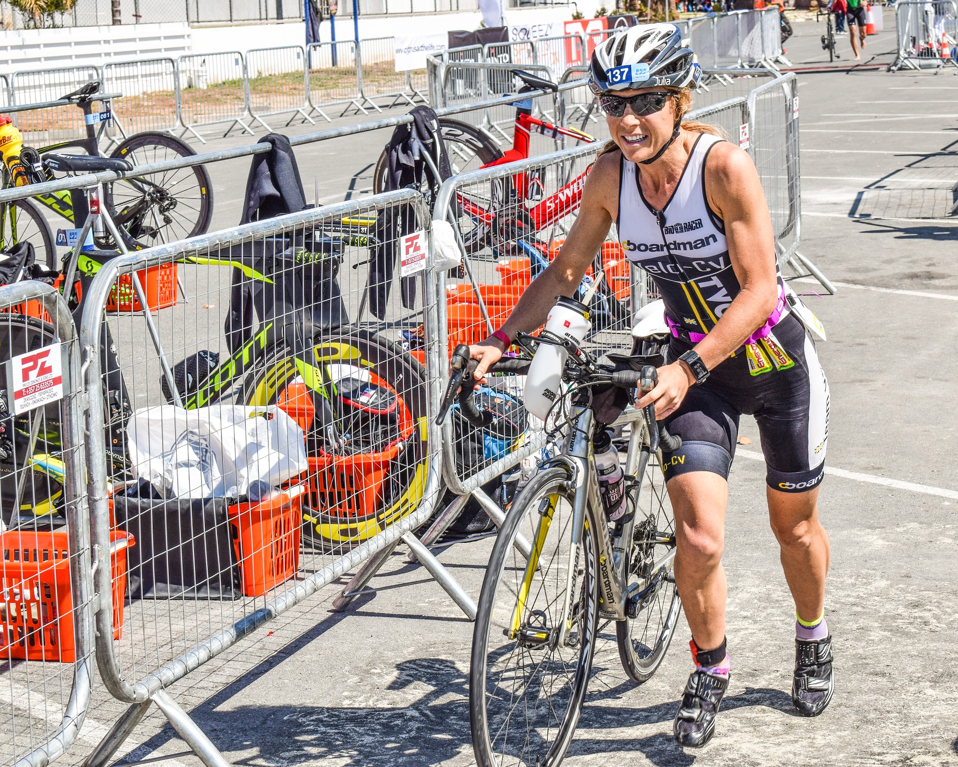 Pierwsze kroki w triathlonie. Jaki sprzęt będzie nam potrzebny? -  MagazynBieganie.pl