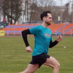 Chris Koch: pokonał 9 maratonów, choć nigdy nie postawił ani jednego kroku. Jego życiówka? Poniżej 4 godzin