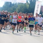 Jakie skarpety do biegania wybrać latem i zimą – poradnik
