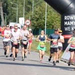 Niemal tysiąc osób pobiegnie jako pomarańczowi bohaterowie. Czy rozbiją charytatywny bank?