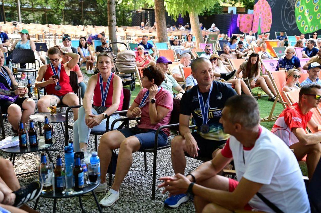 Nocny portowy maraton szczeciński półmaraton medalday w Ogrodach Śródmieście